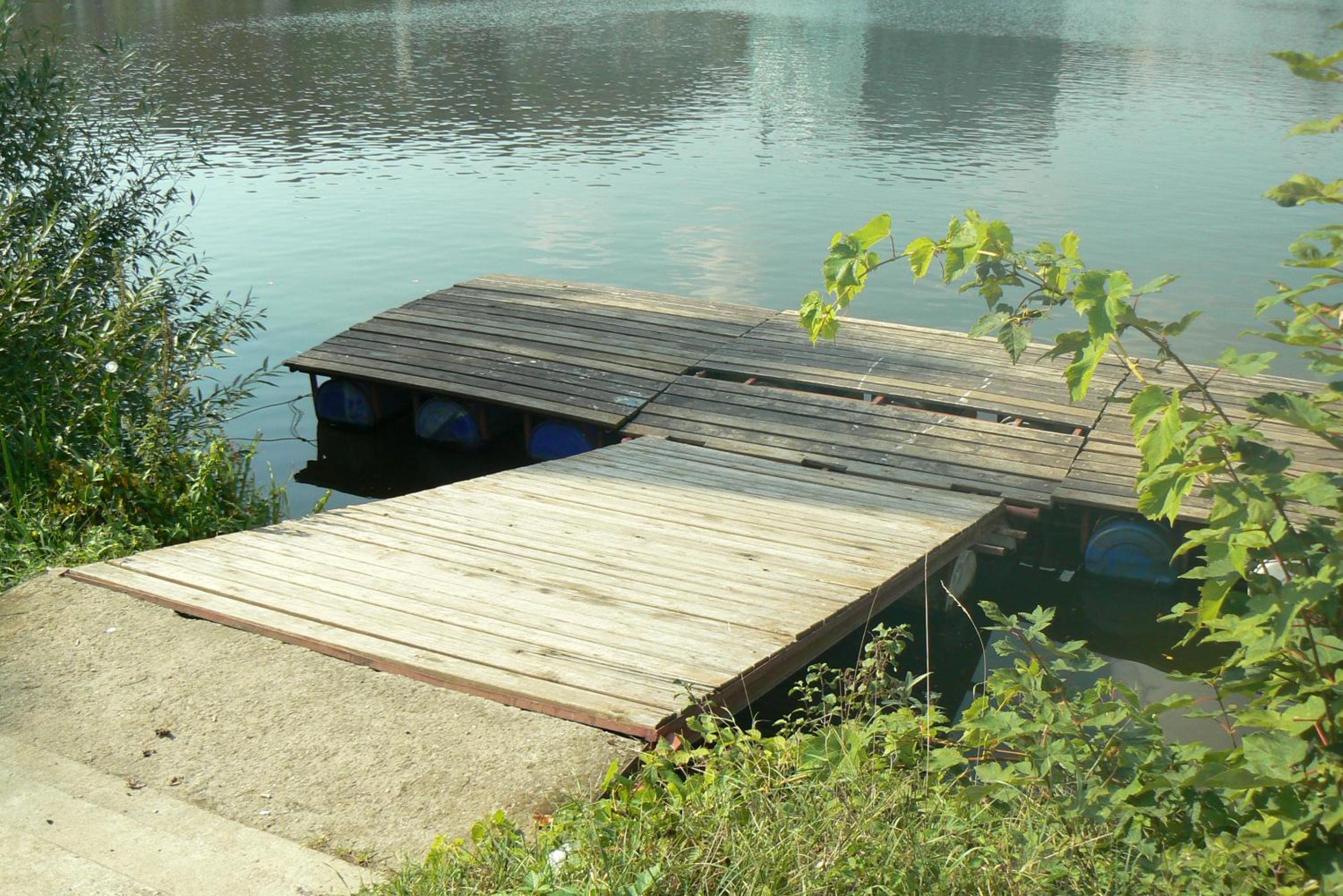Botel Racek