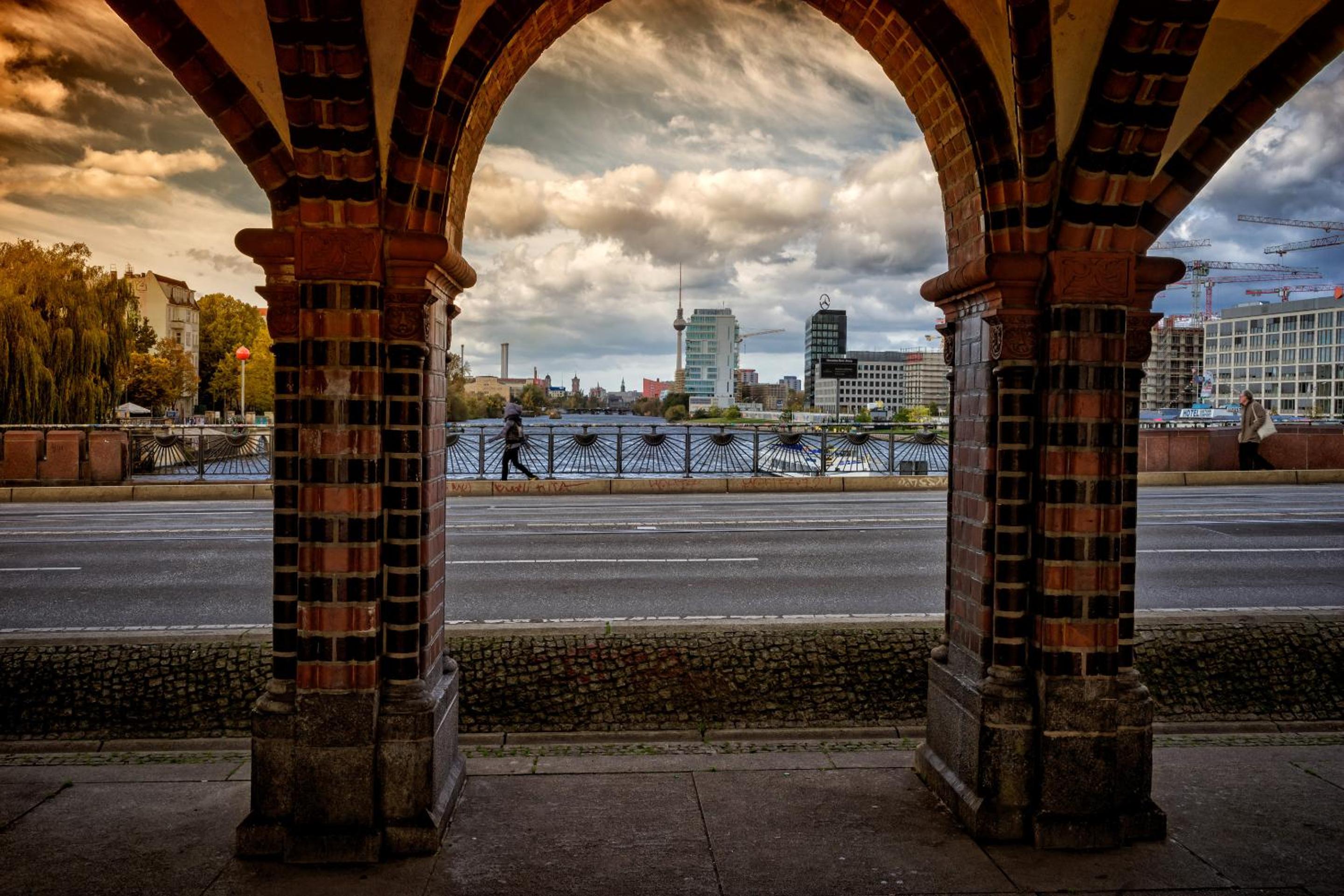 Schulz Hotel Berlin Wall at the East Side Gallery