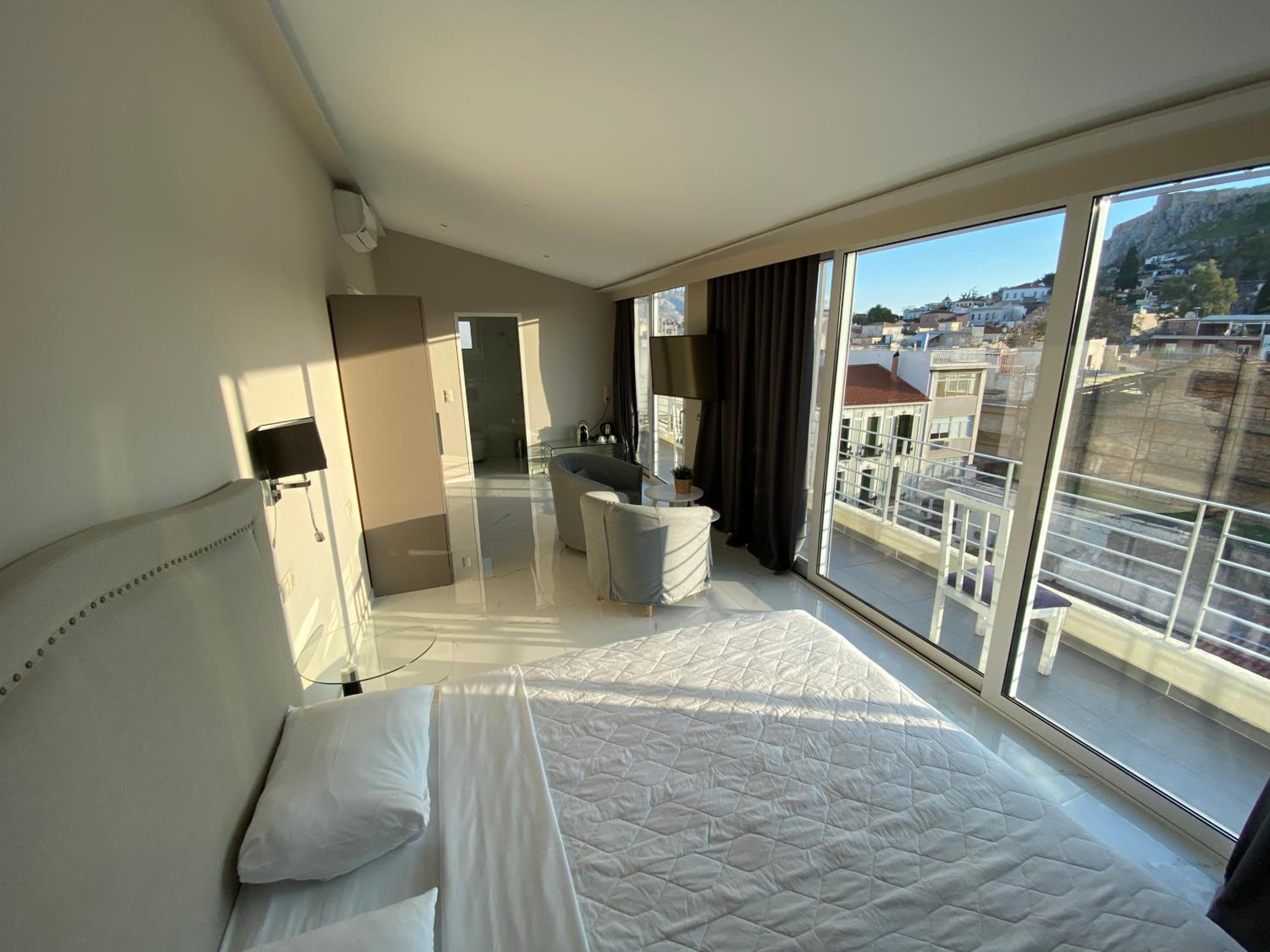 24K Athena Suites