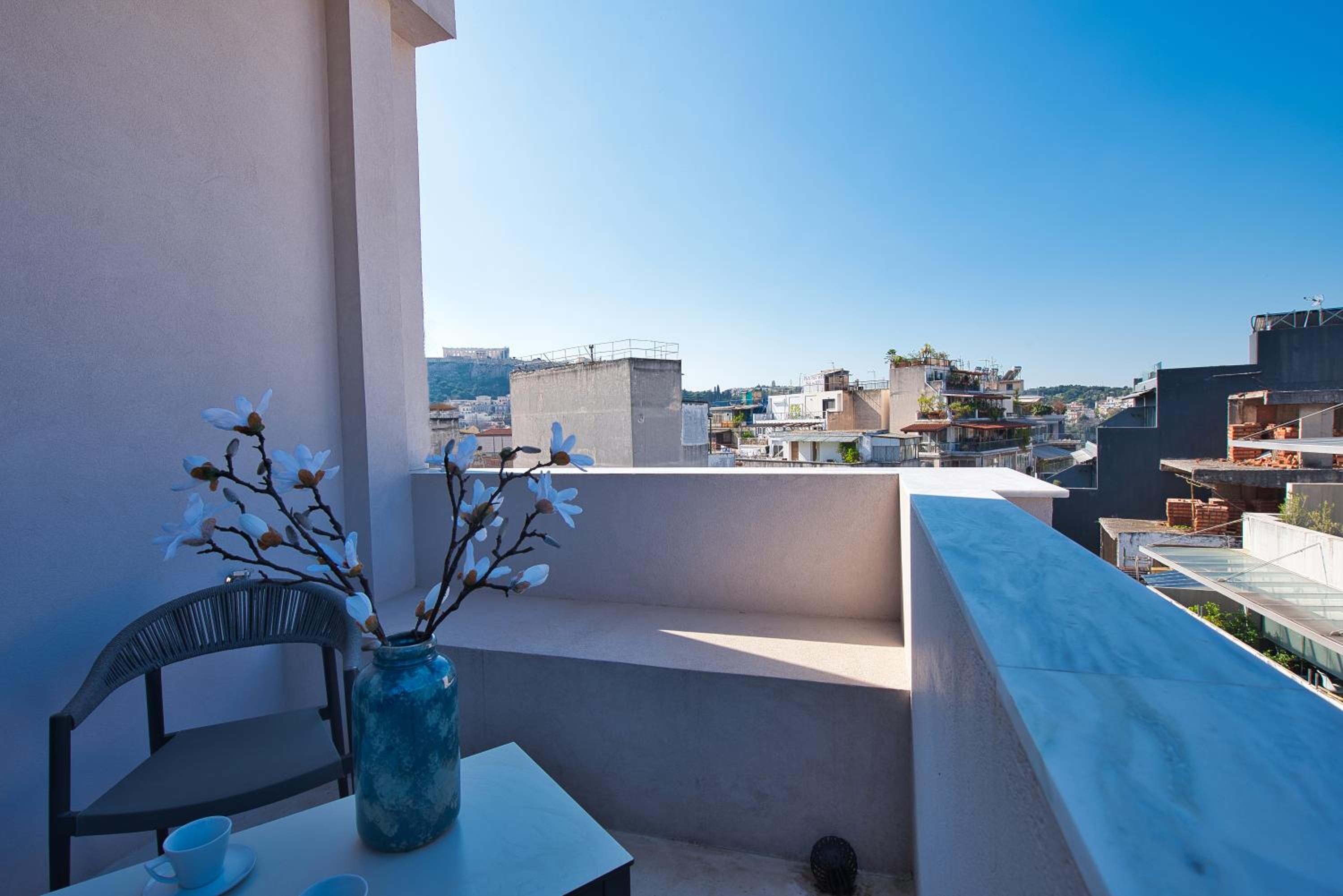 Urban Nest - Suites & Apartments