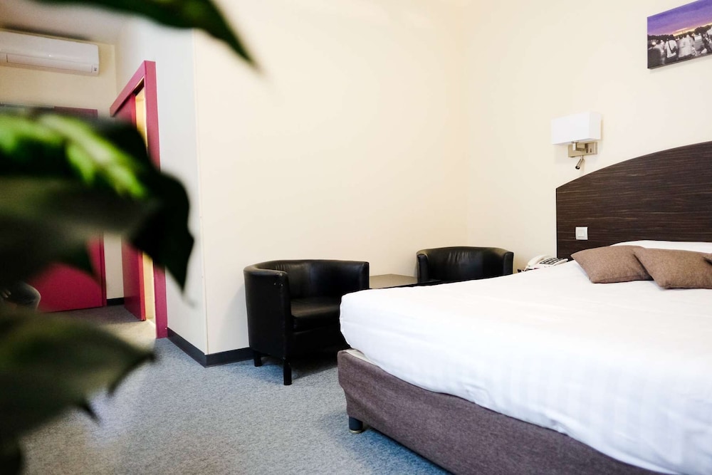 Notre Dame Hotel