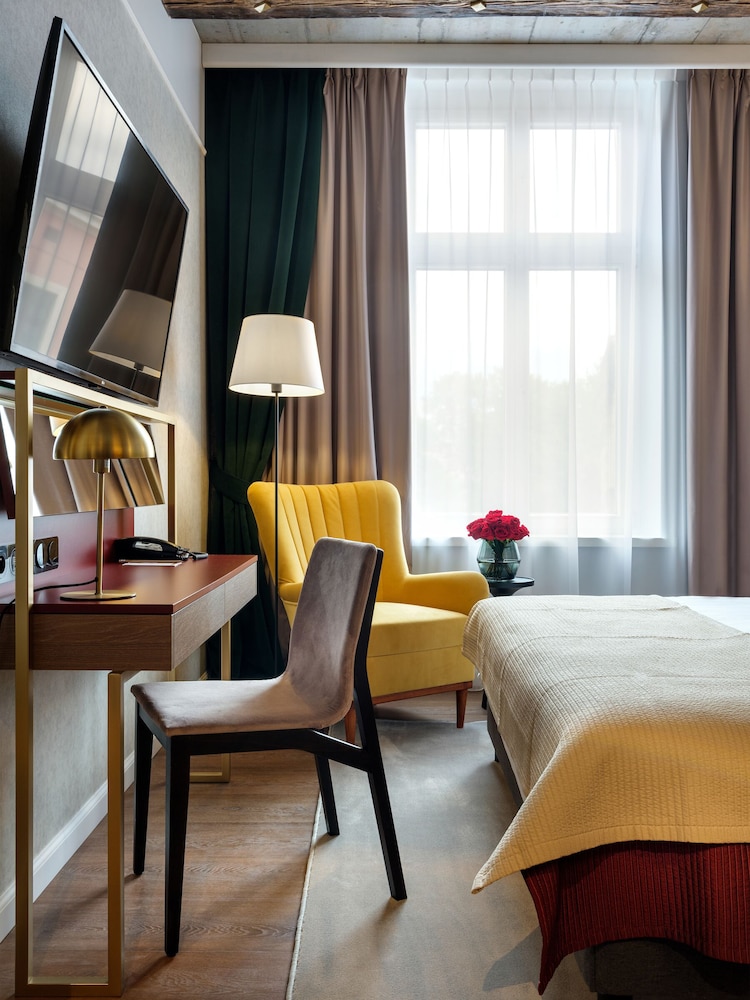 Golden Queen Hotel