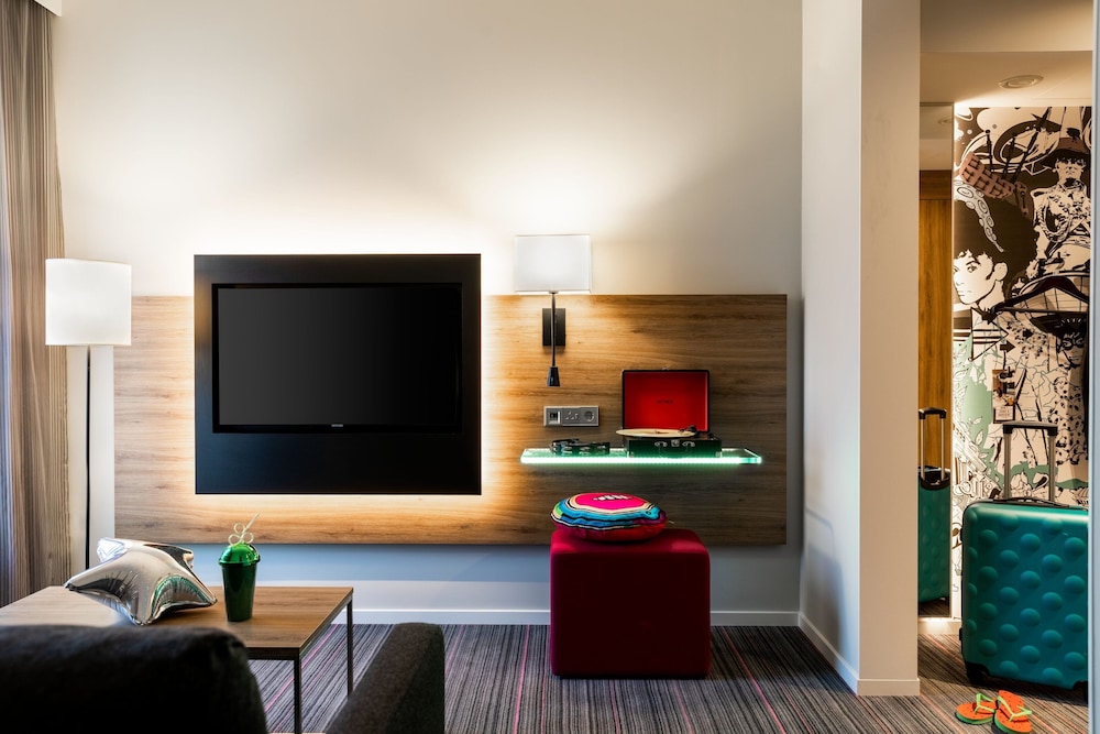 Moxy Glasgow Sec