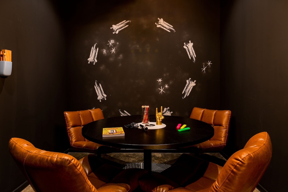 Moxy Glasgow Sec