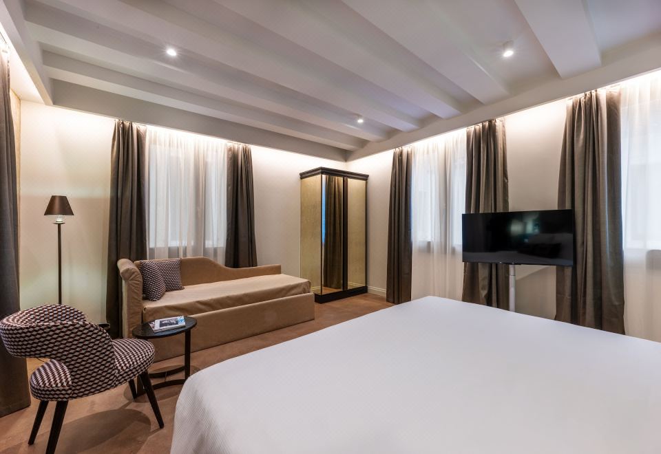 Acca Hotel