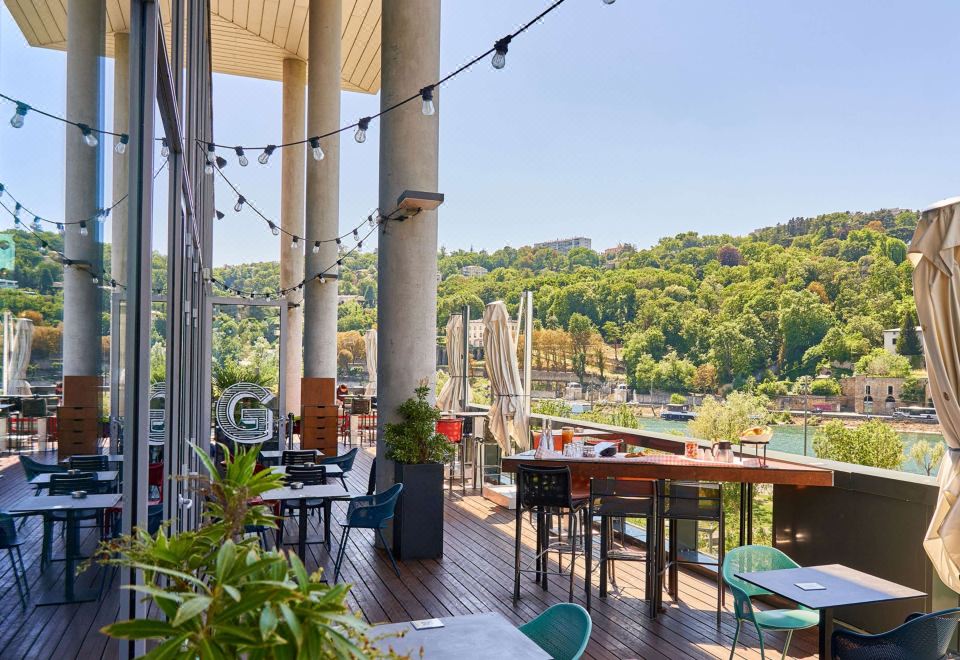 Novotel Lyon Centre Confluence Bord de Saone
