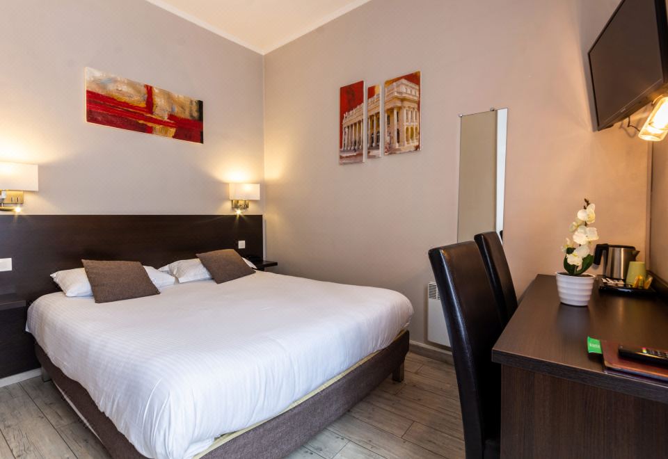 Notre Dame Hotel